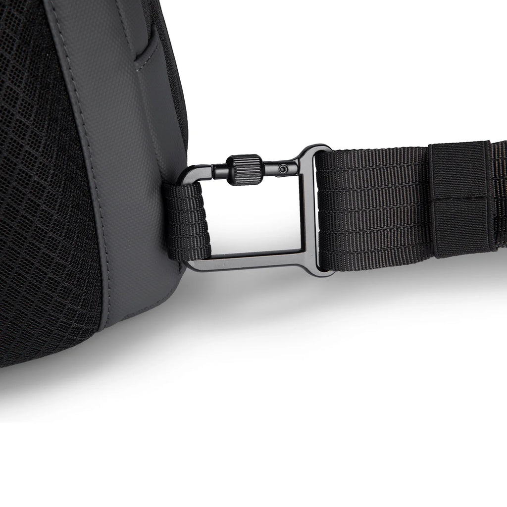 Colonne: High-capacity Urban Commuting Daily Crossbody Bag