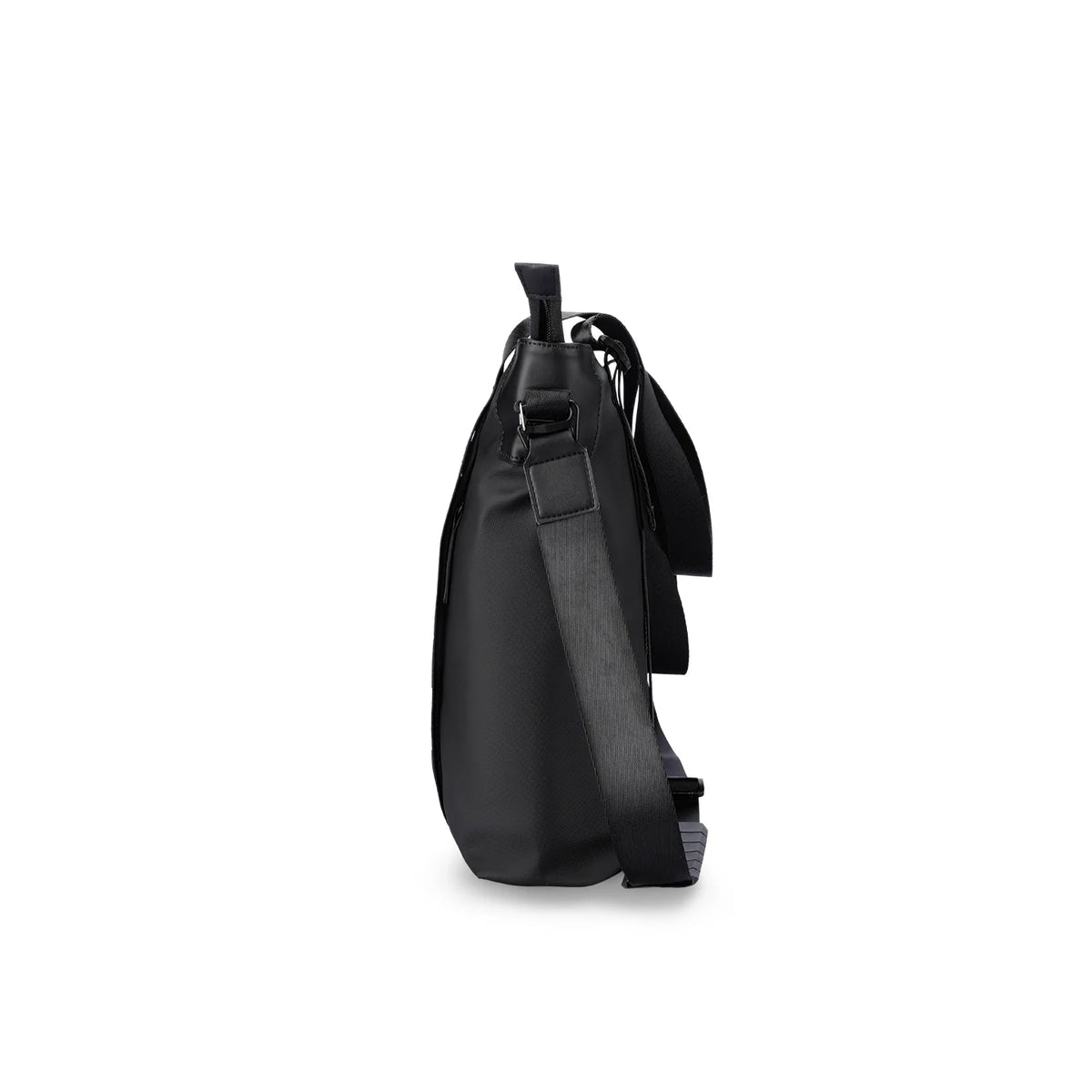 TechSafe: The multifunctional Messenger Bag with Simple Design