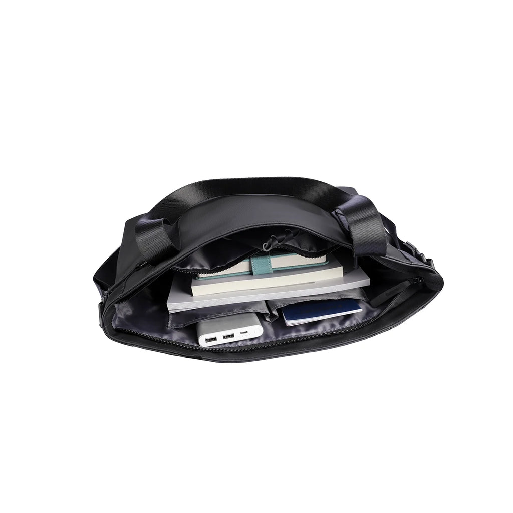TechSafe: The multifunctional Messenger Bag with Simple Design