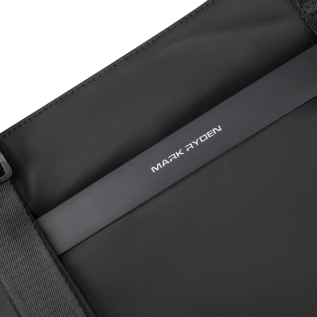 TechSafe: The multifunctional Messenger Bag with Simple Design