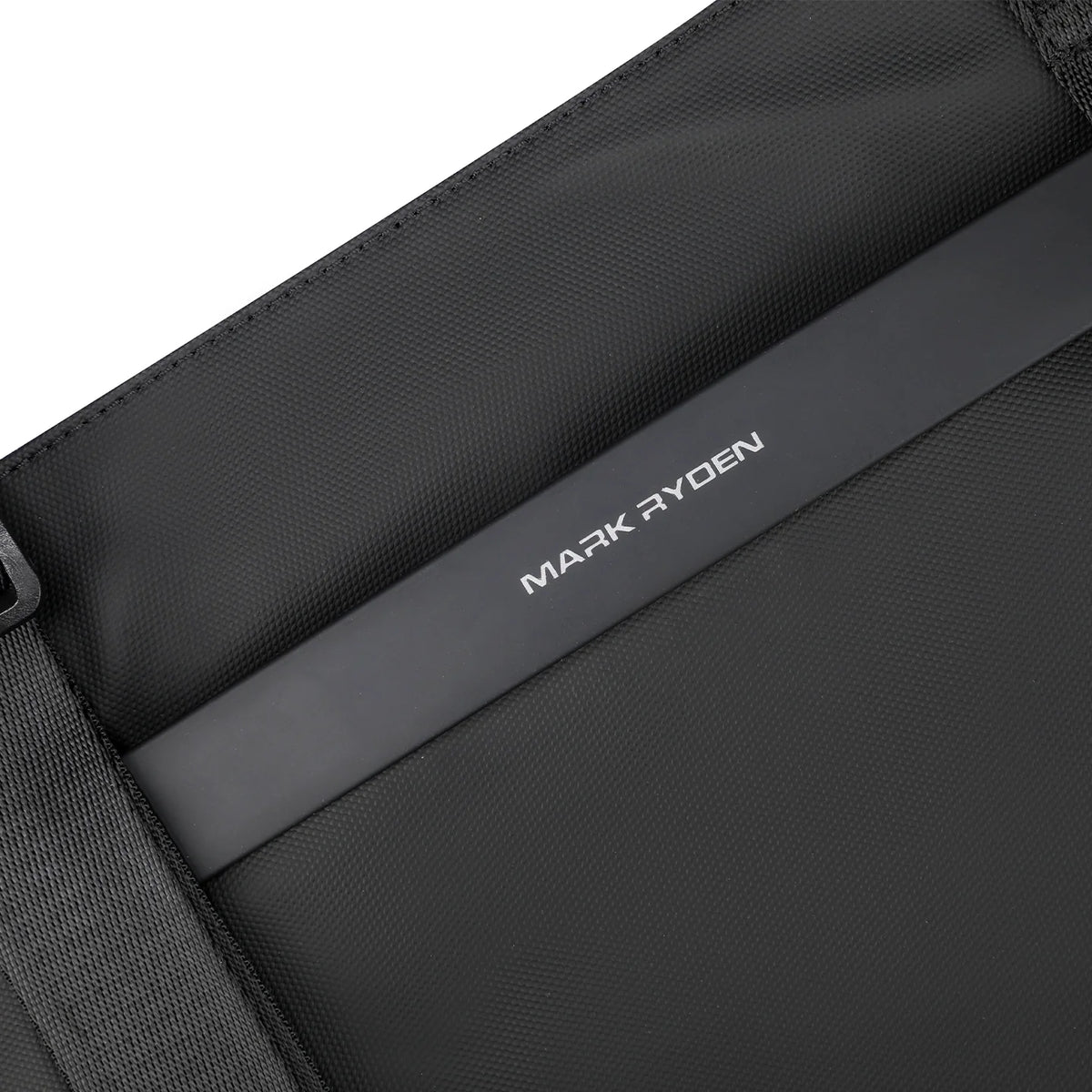 TechSafe: The multifunctional Messenger Bag with Simple Design