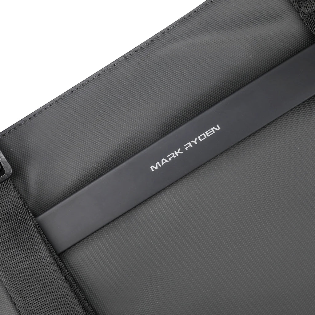 TechSafe: The multifunctional Messenger Bag with Simple Design