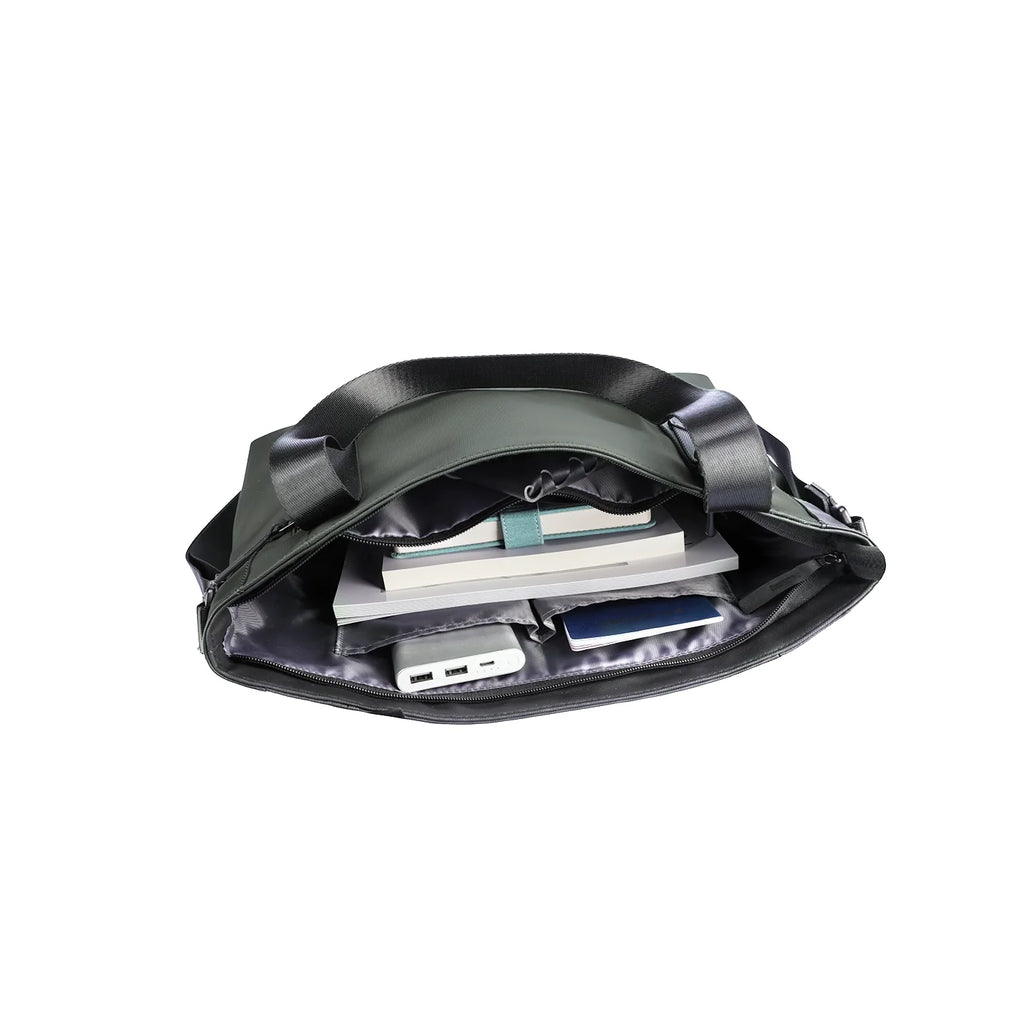 TechSafe: The multifunctional Messenger Bag with Simple Design