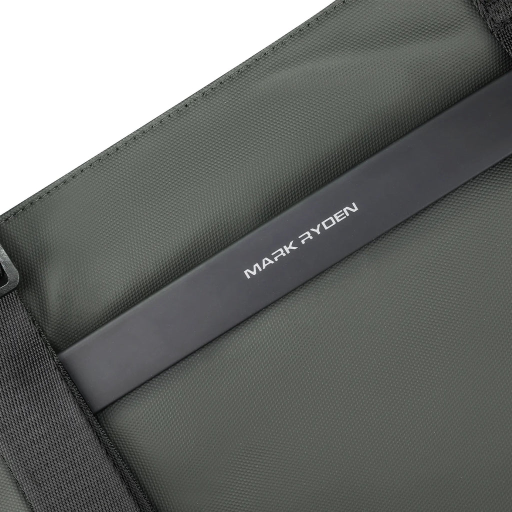 TechSafe: The multifunctional Messenger Bag with Simple Design