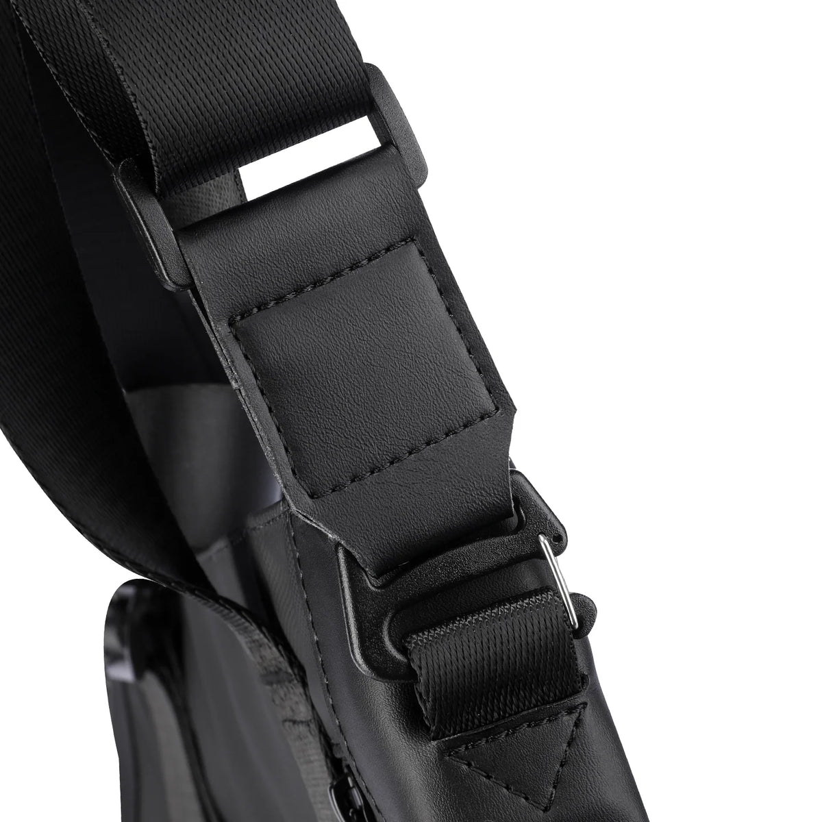TechSafe: The multifunctional Messenger Bag with Simple Design
