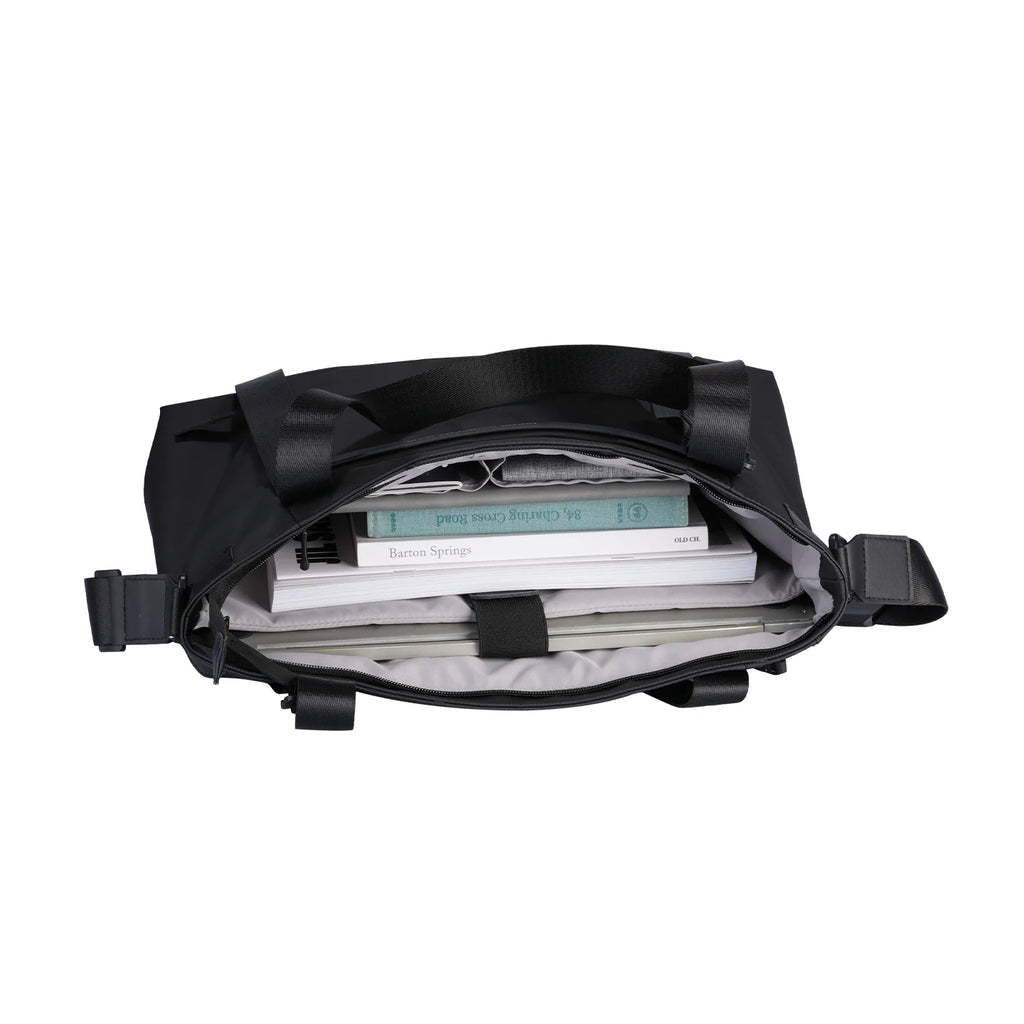 TechSafe: The multifunctional Messenger Bag with Simple Design